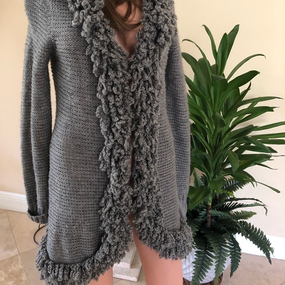 Beautiful Unique Style Gray Sweater - Picture 2 of 14